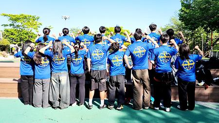 앞에서 길을 여는 사람