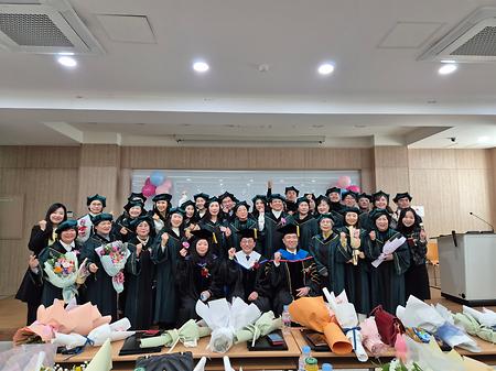 제 1회 졸업생 사진